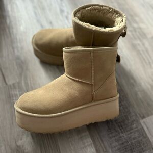Platform mini UGG sand